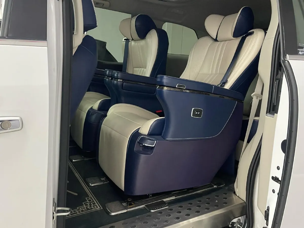 2021 Buick GL8 2.0T 237HP L4 9AT,autocango,china used car exporter,china ev exporter,chinese used car exporter,chinese used ev exporter