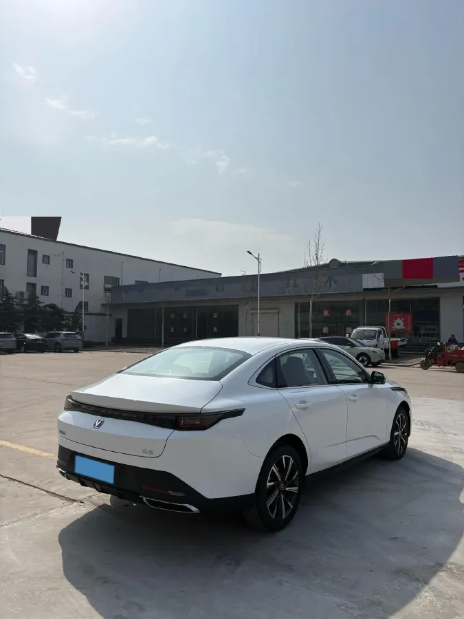 2025 ChangAn Eado 1.5T 192HP L4 7DCT,autocango,china used car exporter,china ev exporter,chinese used car exporter,chinese used ev exporter