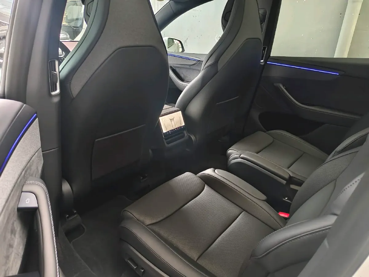 2025 Tesla Model Y L BEV,autocango,china used car exporter,china ev exporter,chinese used car exporter,chinese used ev exporter