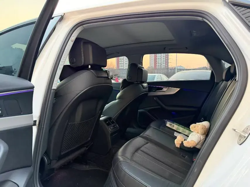 2020 Audi A4L 2.0T 190HP L4 7DCT,autocango,china used car exporter,china ev exporter,chinese used car exporter,chinese used ev exporter