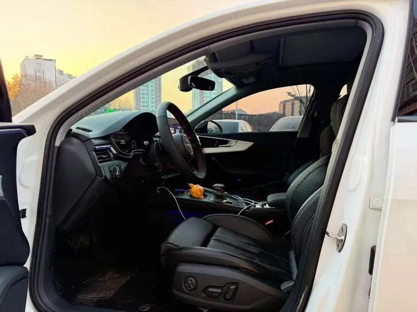 2020 Audi A4L 2.0T 190HP L4 7DCT,autocango,china used car exporter,china ev exporter,chinese used car exporter,chinese used ev exporter