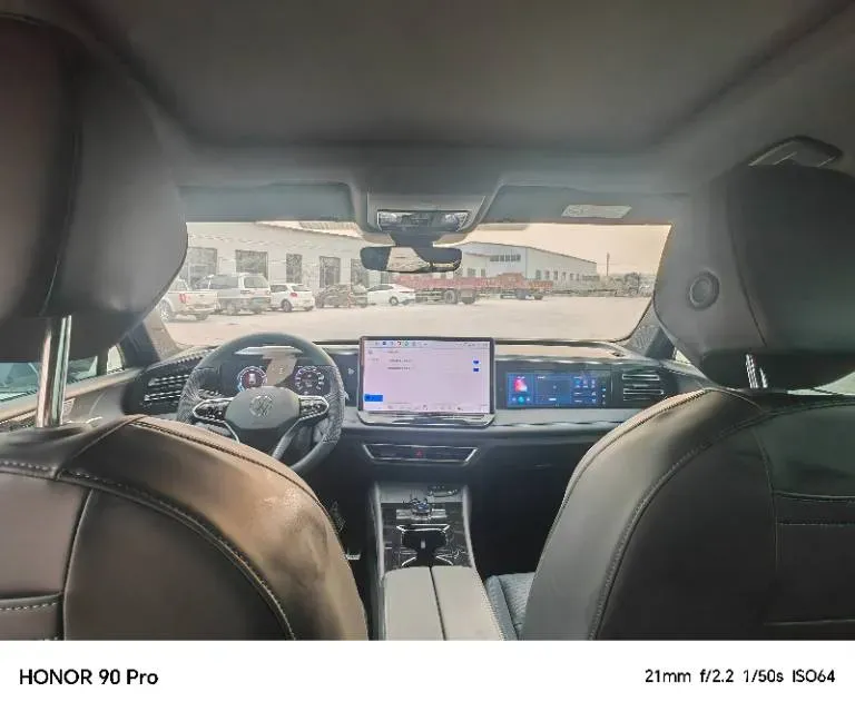 2025 Volkswagen Tiguan L 2.0T 220HP L4 7DCT,autocango,china used car exporter,china ev exporter,chinese used car exporter,chinese used ev exporter