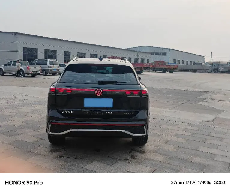 2025 Volkswagen Tiguan L 2.0T 220HP L4 7DCT,autocango,china used car exporter,china ev exporter,chinese used car exporter,chinese used ev exporter