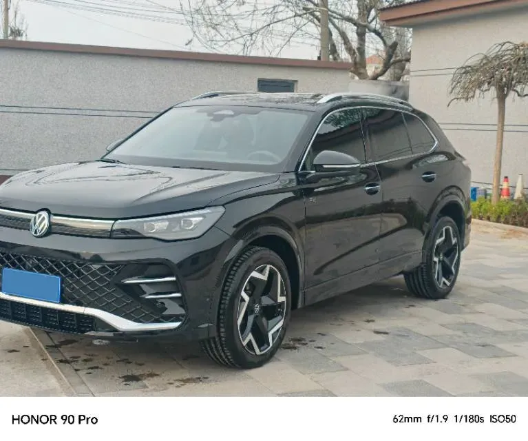 2025 Volkswagen Tiguan L 2.0T 220HP L4 7DCT,autocango,china used car exporter,china ev exporter,chinese used car exporter,chinese used ev exporter