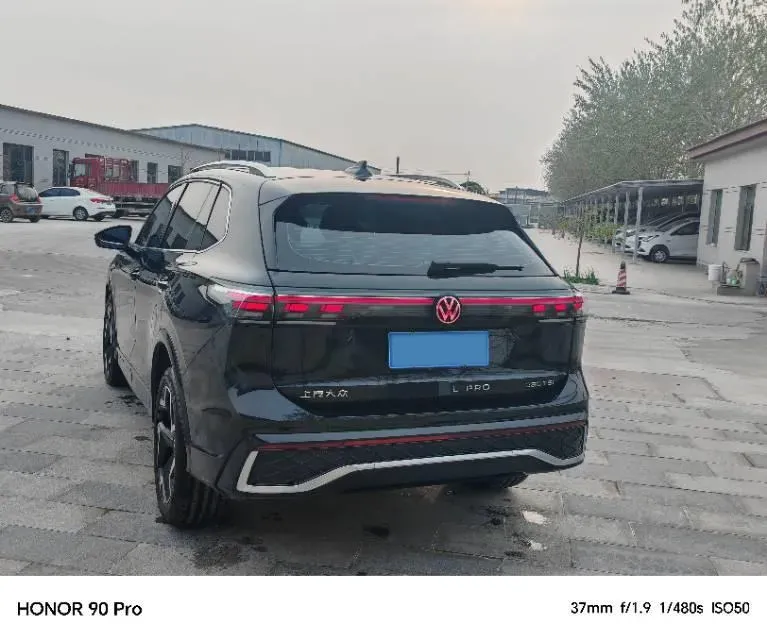 2025 Volkswagen Tiguan L 2.0T 220HP L4 7DCT,autocango,china used car exporter,china ev exporter,chinese used car exporter,chinese used ev exporter