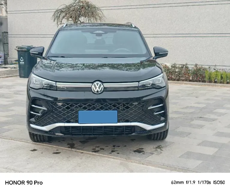 2025 Volkswagen Tiguan L 2.0T 220HP L4 7DCT,autocango,china used car exporter,china ev exporter,chinese used car exporter,chinese used ev exporter