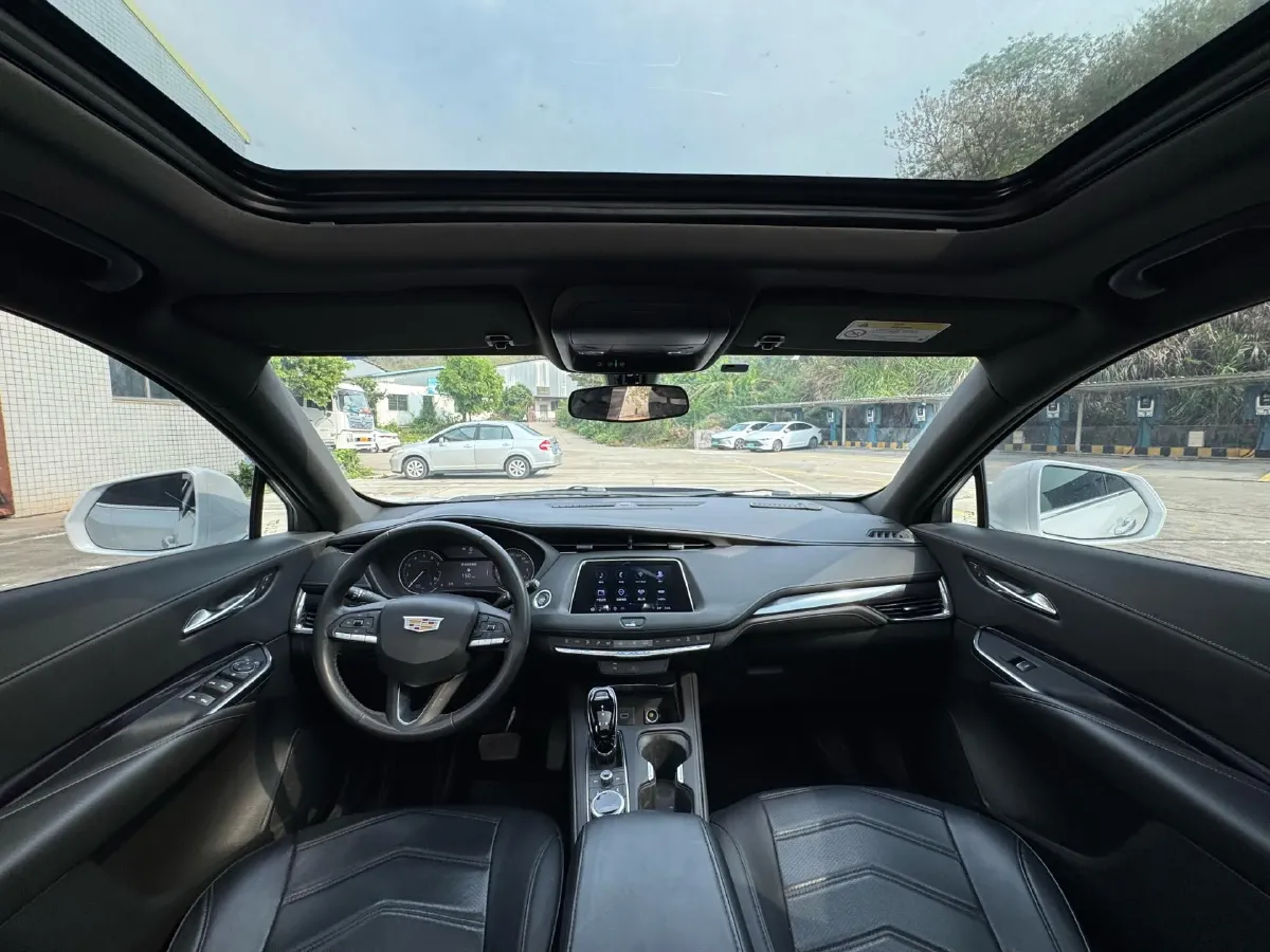 2022 Cadillac XT4 2.0T 237HP L4 9AT,autocango,china used car exporter,china ev exporter,chinese used car exporter,chinese used ev exporter