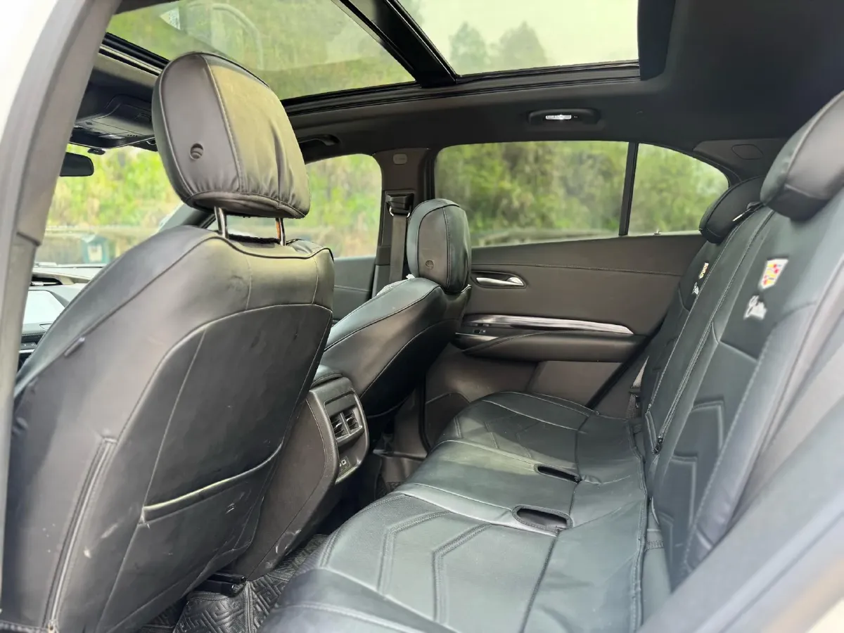 2022 Cadillac XT4 2.0T 237HP L4 9AT,autocango,china used car exporter,china ev exporter,chinese used car exporter,chinese used ev exporter