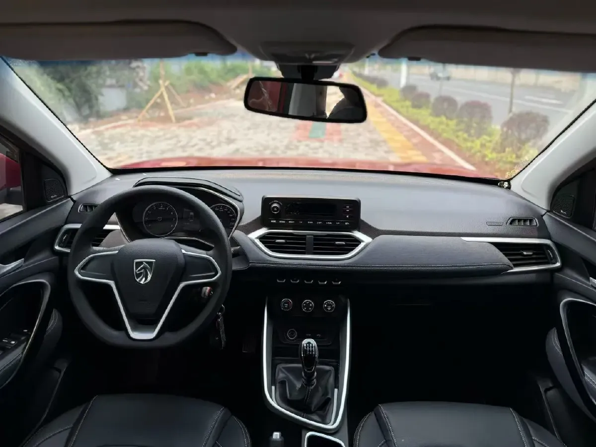 2018 BaoJun 530 1.5T 150HP L4 6MT,autocango,china used car exporter,china ev exporter,chinese used car exporter,chinese used ev exporter