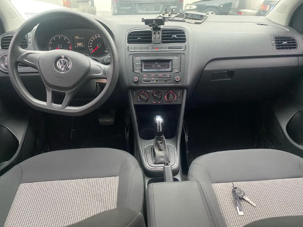 2016 Volkswagen Polo 1.4L 90HP L4 6AT,autocango,china used car exporter,china ev exporter,chinese used car exporter,chinese used ev exporter