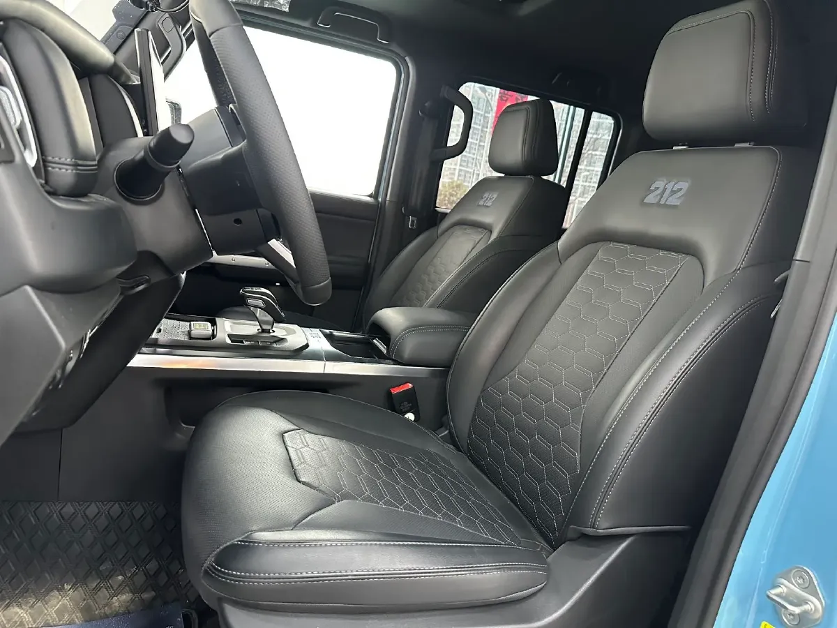 2025 212 212 T01 2.0T 252HP L4 8AT,autocango,china used car exporter,china ev exporter,chinese used car exporter,chinese used ev exporter