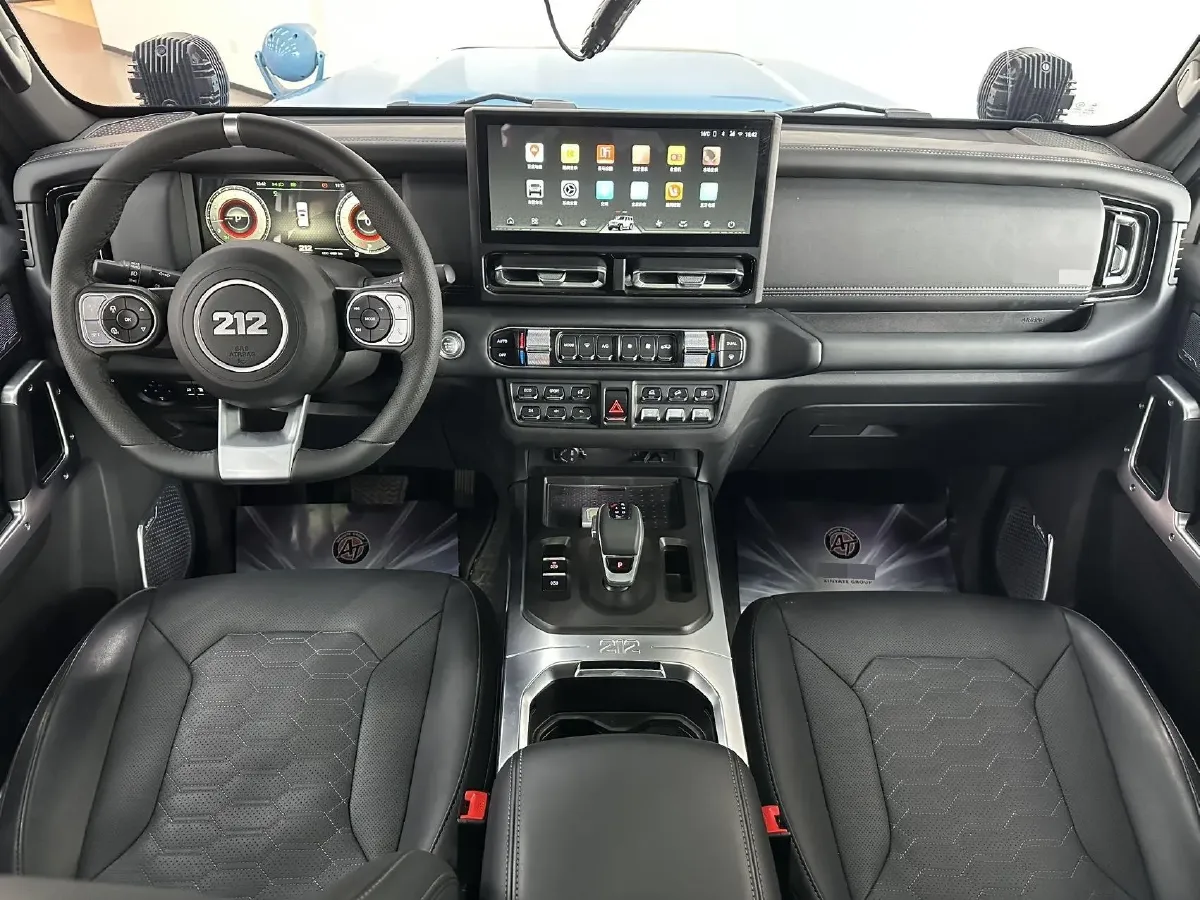 2025 212 212 T01 2.0T 252HP L4 8AT,autocango,china used car exporter,china ev exporter,chinese used car exporter,chinese used ev exporter