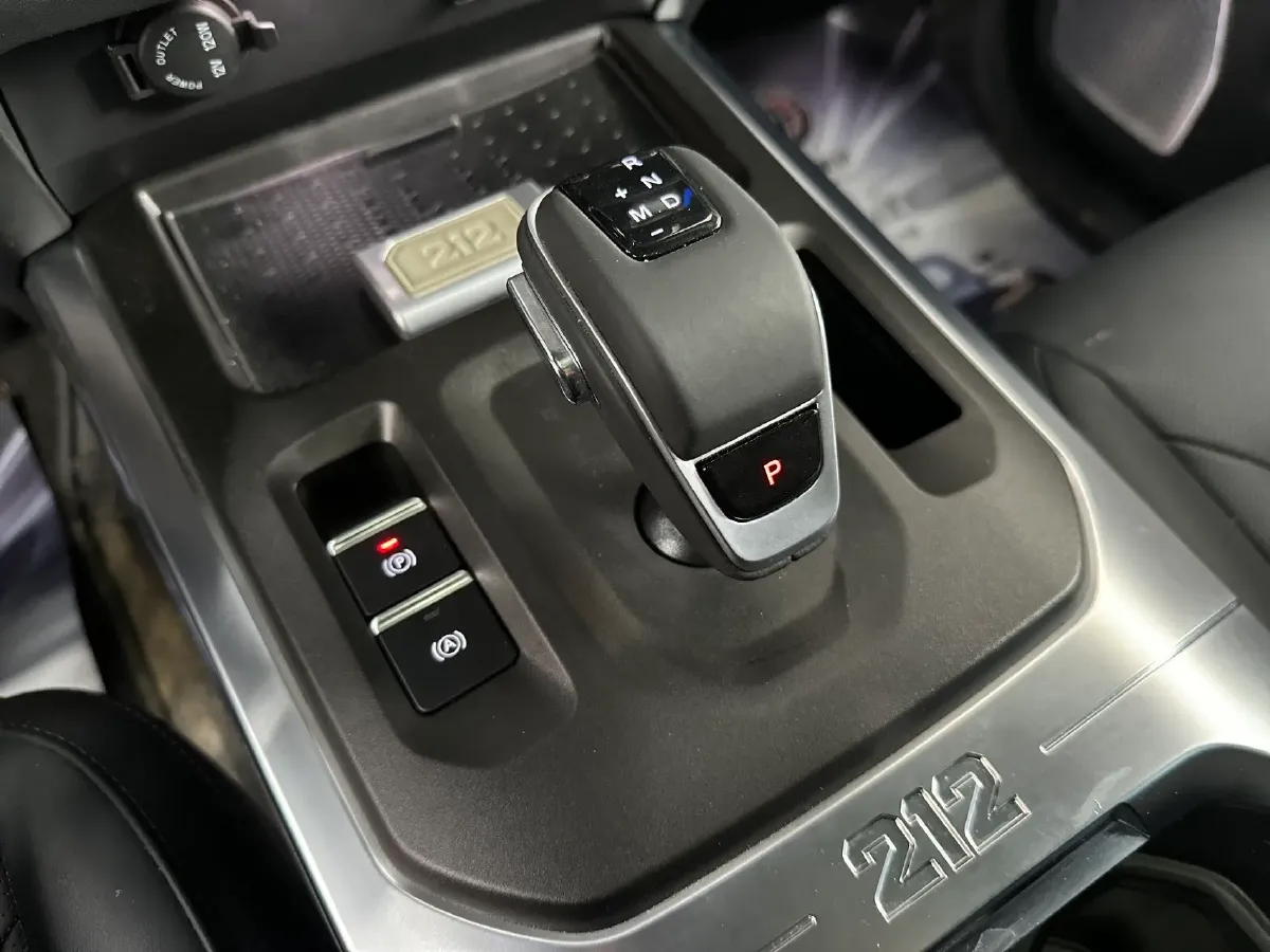 2025 212 212 T01 2.0T 252HP L4 8AT,autocango,china used car exporter,china ev exporter,chinese used car exporter,chinese used ev exporter