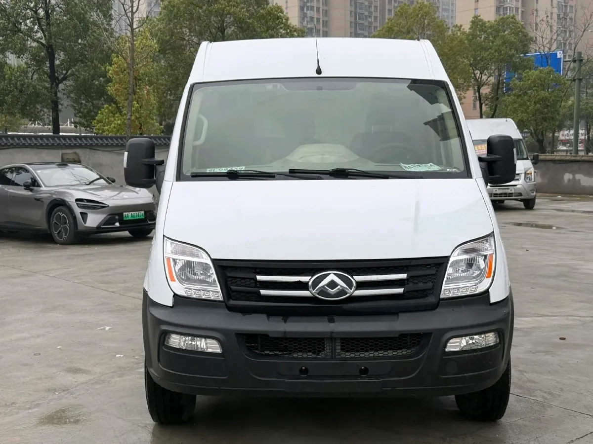 2019 MAXUS XinTu V80 2.5T 136HP L4 6MT,autocango,china used car exporter,china ev exporter,chinese used car exporter,chinese used ev exporter