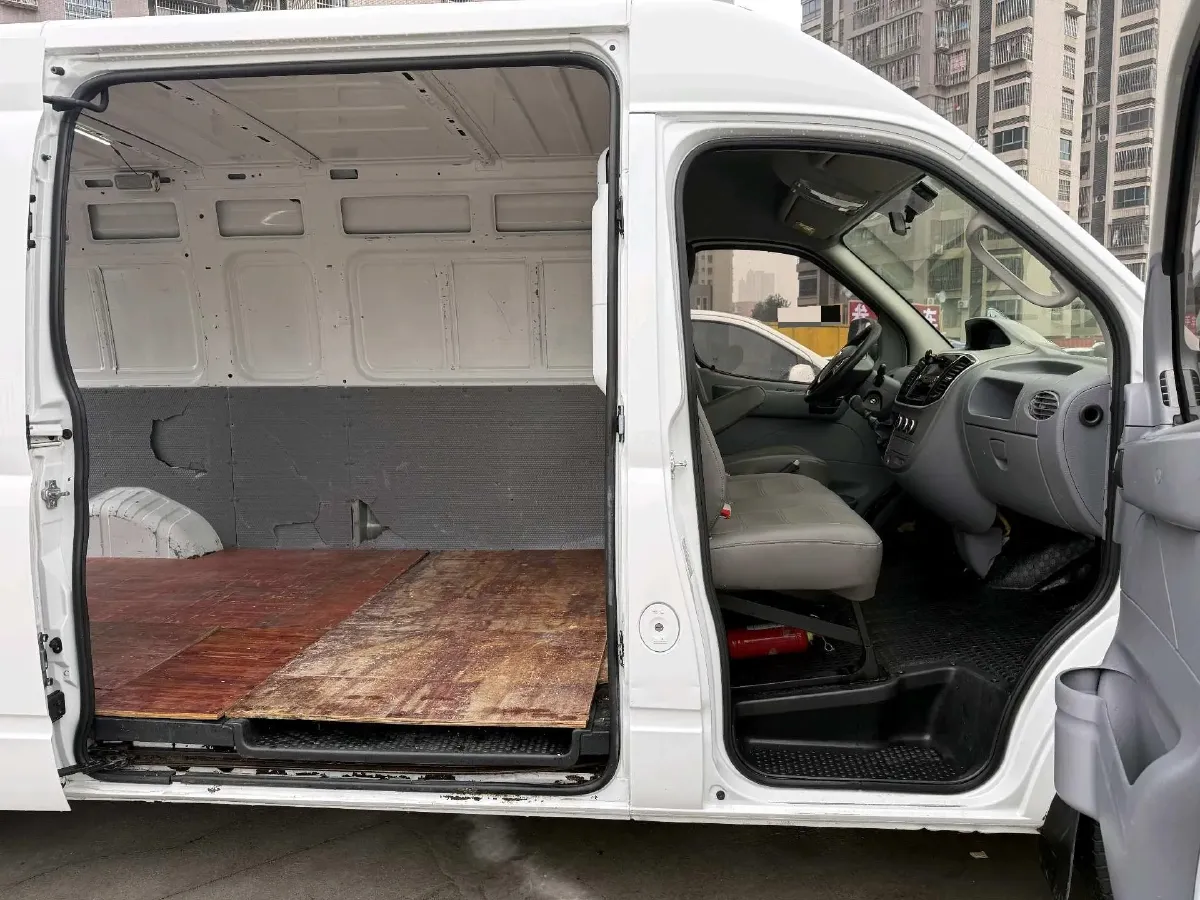 2019 MAXUS XinTu V80 2.5T 136HP L4 6MT,autocango,china used car exporter,china ev exporter,chinese used car exporter,chinese used ev exporter