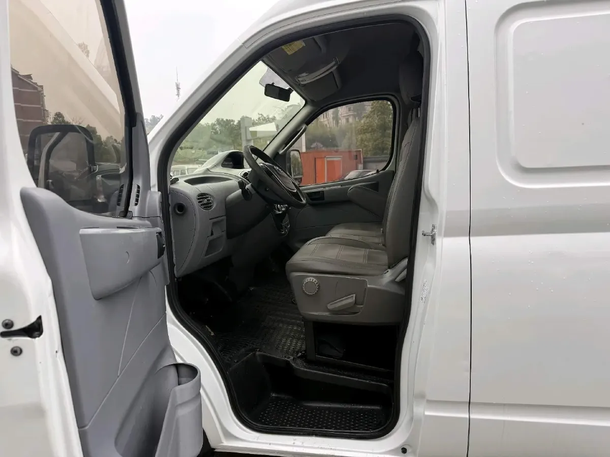 2019 MAXUS XinTu V80 2.5T 136HP L4 6MT,autocango,china used car exporter,china ev exporter,chinese used car exporter,chinese used ev exporter