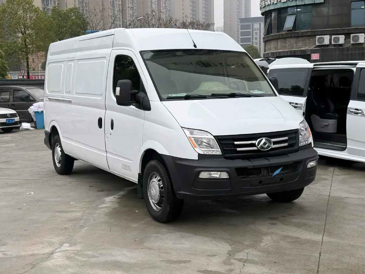 2019 MAXUS XinTu V80 2.5T 136HP L4 6MT,autocango,china used car exporter,china ev exporter,chinese used car exporter,chinese used ev exporter