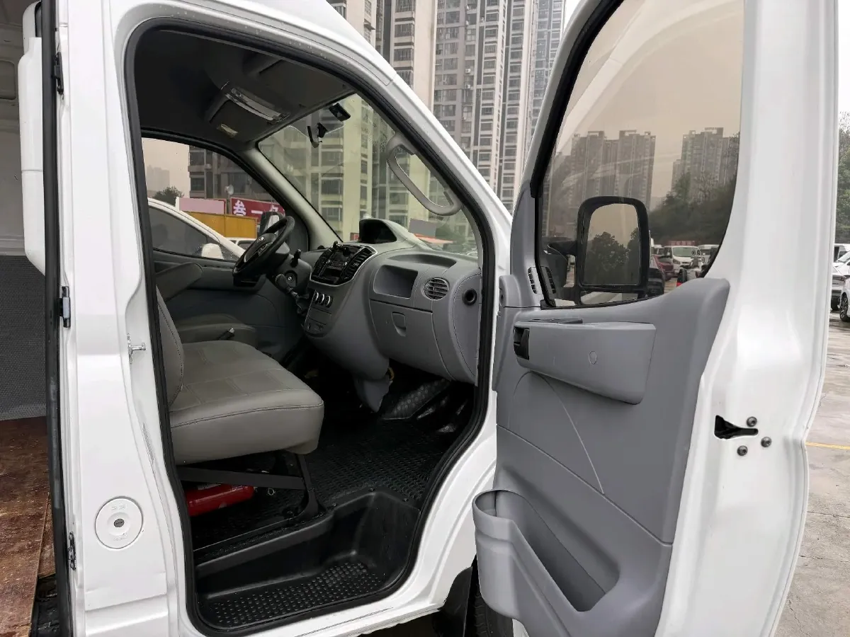 2019 MAXUS XinTu V80 2.5T 136HP L4 6MT,autocango,china used car exporter,china ev exporter,chinese used car exporter,chinese used ev exporter