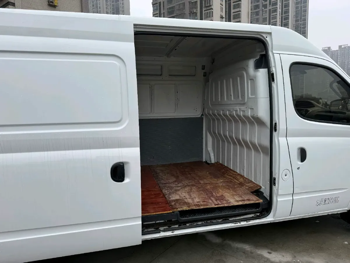 2019 MAXUS XinTu V80 2.5T 136HP L4 6MT,autocango,china used car exporter,china ev exporter,chinese used car exporter,chinese used ev exporter