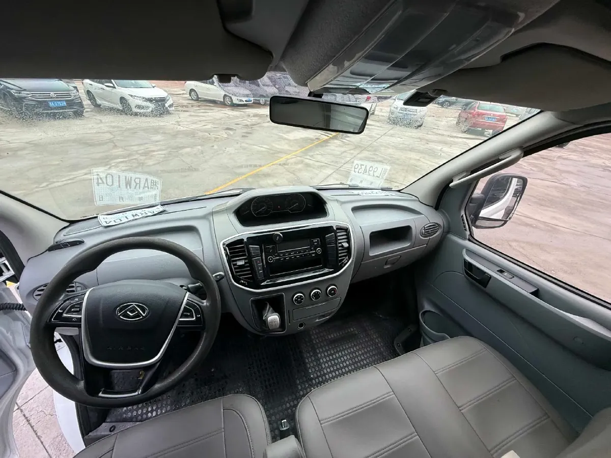 2019 MAXUS XinTu V80 2.5T 136HP L4 6MT,autocango,china used car exporter,china ev exporter,chinese used car exporter,chinese used ev exporter