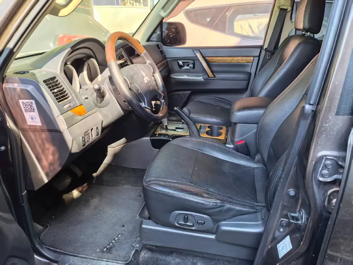 2016 Mitsubishi Pajero 3.0L 174HP V6 5AT,autocango,china used car exporter,china ev exporter,chinese used car exporter,chinese used ev exporter