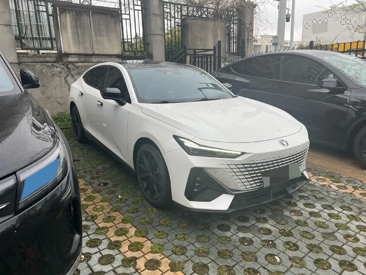 2023 ChangAn UNI-V iDD 1.5T 170HP L4 6TCT PHEV 18.4KWH,autocango,china used car exporter,china ev exporter,chinese used car exporter,chinese used ev exporter