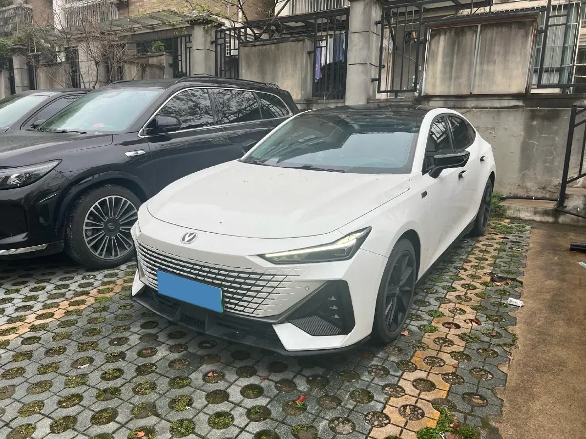 2023 ChangAn UNI-V iDD 1.5T 170HP L4 6TCT PHEV 18.4KWH,autocango,china used car exporter,china ev exporter,chinese used car exporter,chinese used ev exporter
