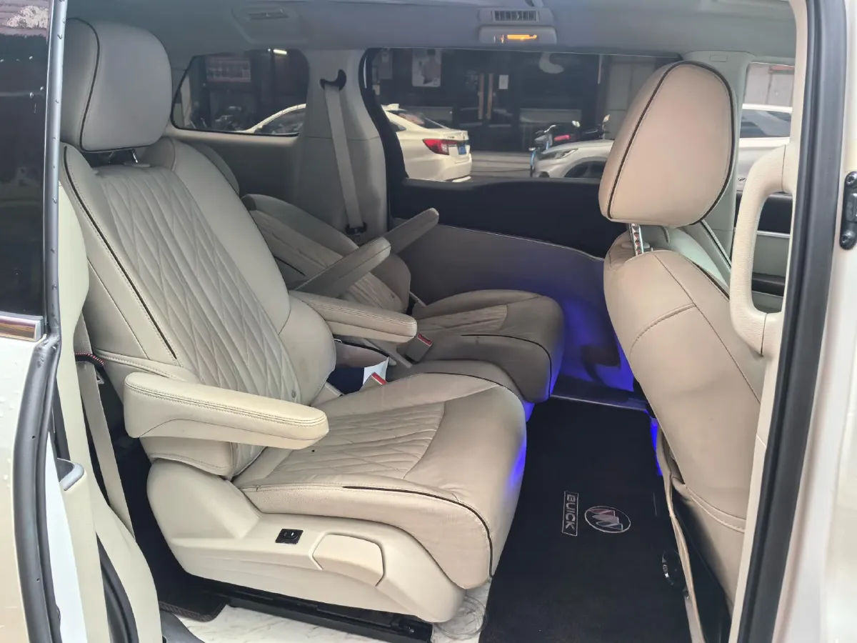 2022 Buick GL8 2.0T 237HP L4 9AT,autocango,china used car exporter,china ev exporter,chinese used car exporter,chinese used ev exporter