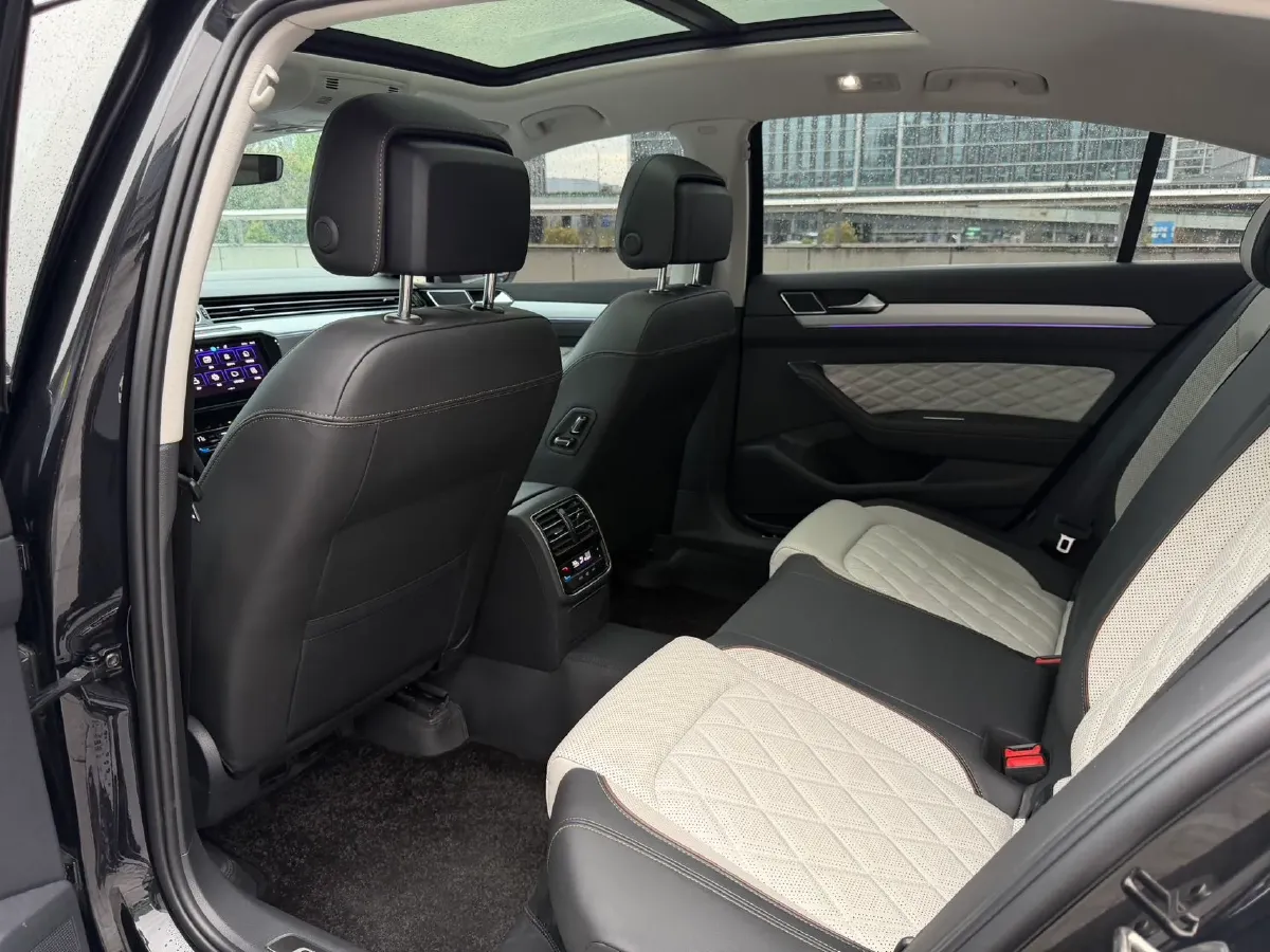 2024 Volkswagen Magotan 2.0T 186HP L4 7DCT,autocango,china used car exporter,china ev exporter,chinese used car exporter,chinese used ev exporter