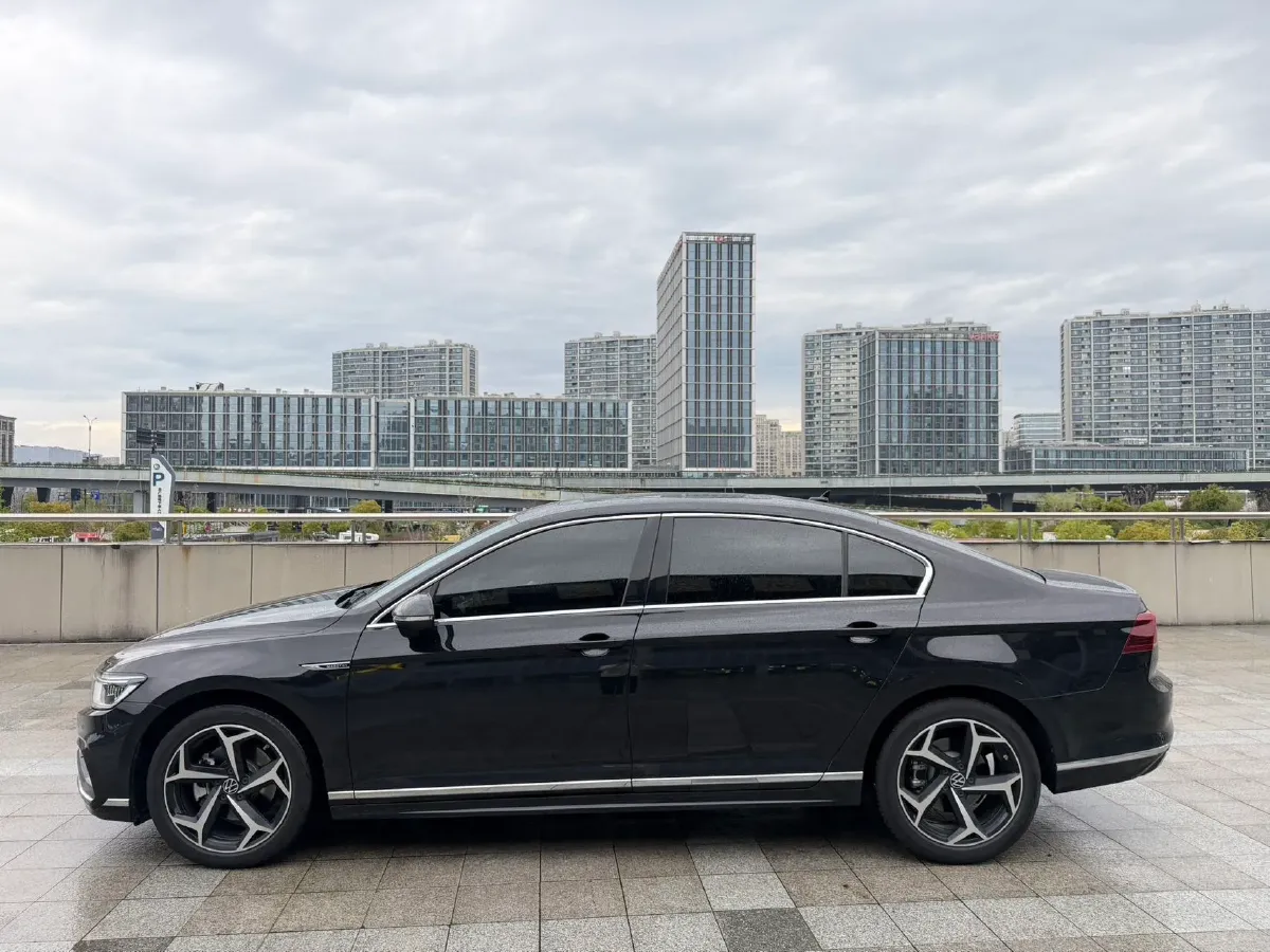 2024 Volkswagen Magotan 2.0T 186HP L4 7DCT,autocango,china used car exporter,china ev exporter,chinese used car exporter,chinese used ev exporter