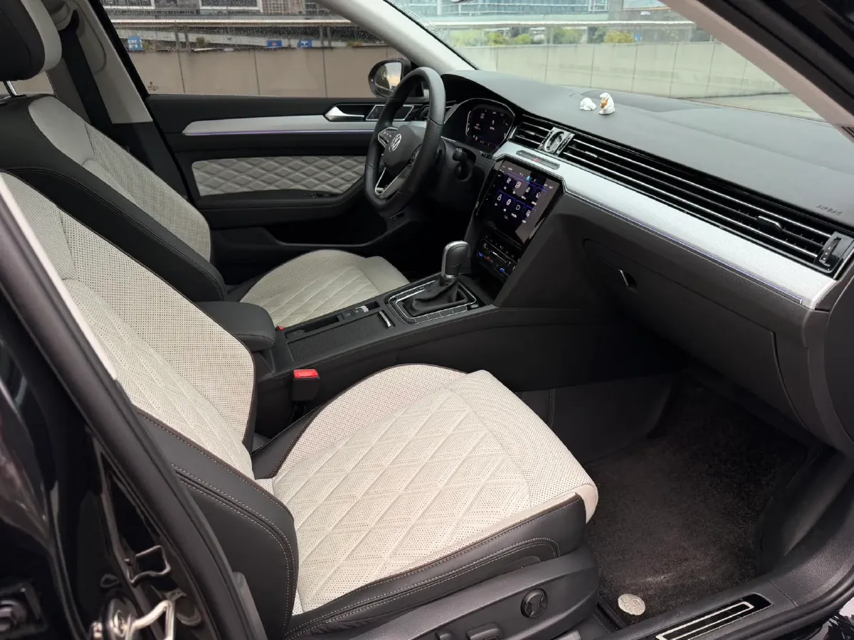 2024 Volkswagen Magotan 2.0T 186HP L4 7DCT,autocango,china used car exporter,china ev exporter,chinese used car exporter,chinese used ev exporter