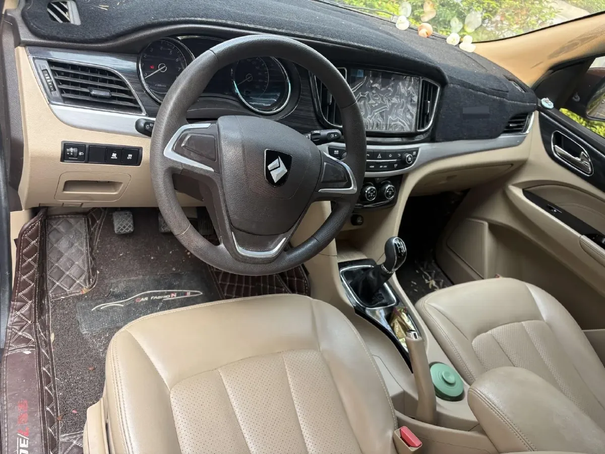 2016 BaoJun 730 1.5L 112HP L4 5MT,autocango,china used car exporter,china ev exporter,chinese used car exporter,chinese used ev exporter