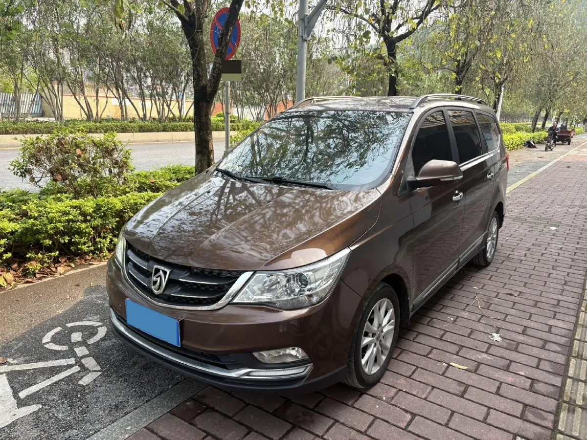 2016 BaoJun 730 1.5L 112HP L4 5MT,autocango,china used car exporter,china ev exporter,chinese used car exporter,chinese used ev exporter