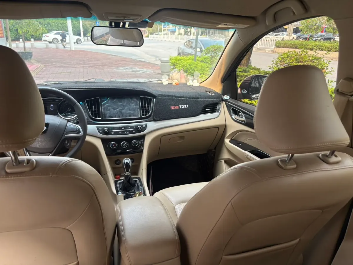 2016 BaoJun 730 1.5L 112HP L4 5MT,autocango,china used car exporter,china ev exporter,chinese used car exporter,chinese used ev exporter