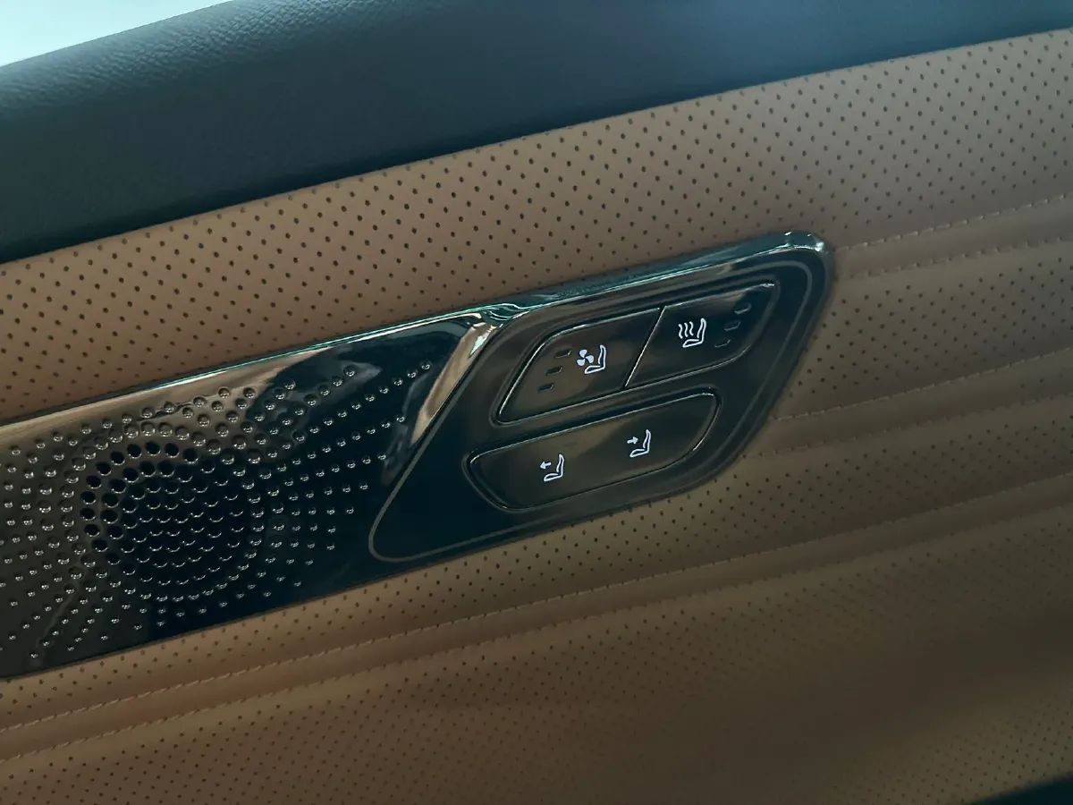 2025 Geely Galaxy Starshine 8 1.5L 112HP L4 1DHT PHEV,autocango,china used car exporter,china ev exporter,chinese used car exporter,chinese used ev exporter