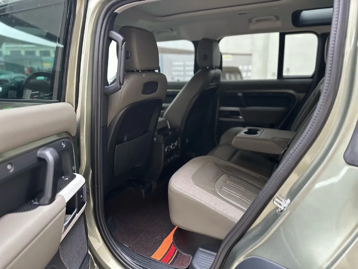 2020 Land Rover Defender 3.0T 400HP L6 8AT,autocango,china used car exporter,china ev exporter,chinese used car exporter,chinese used ev exporter