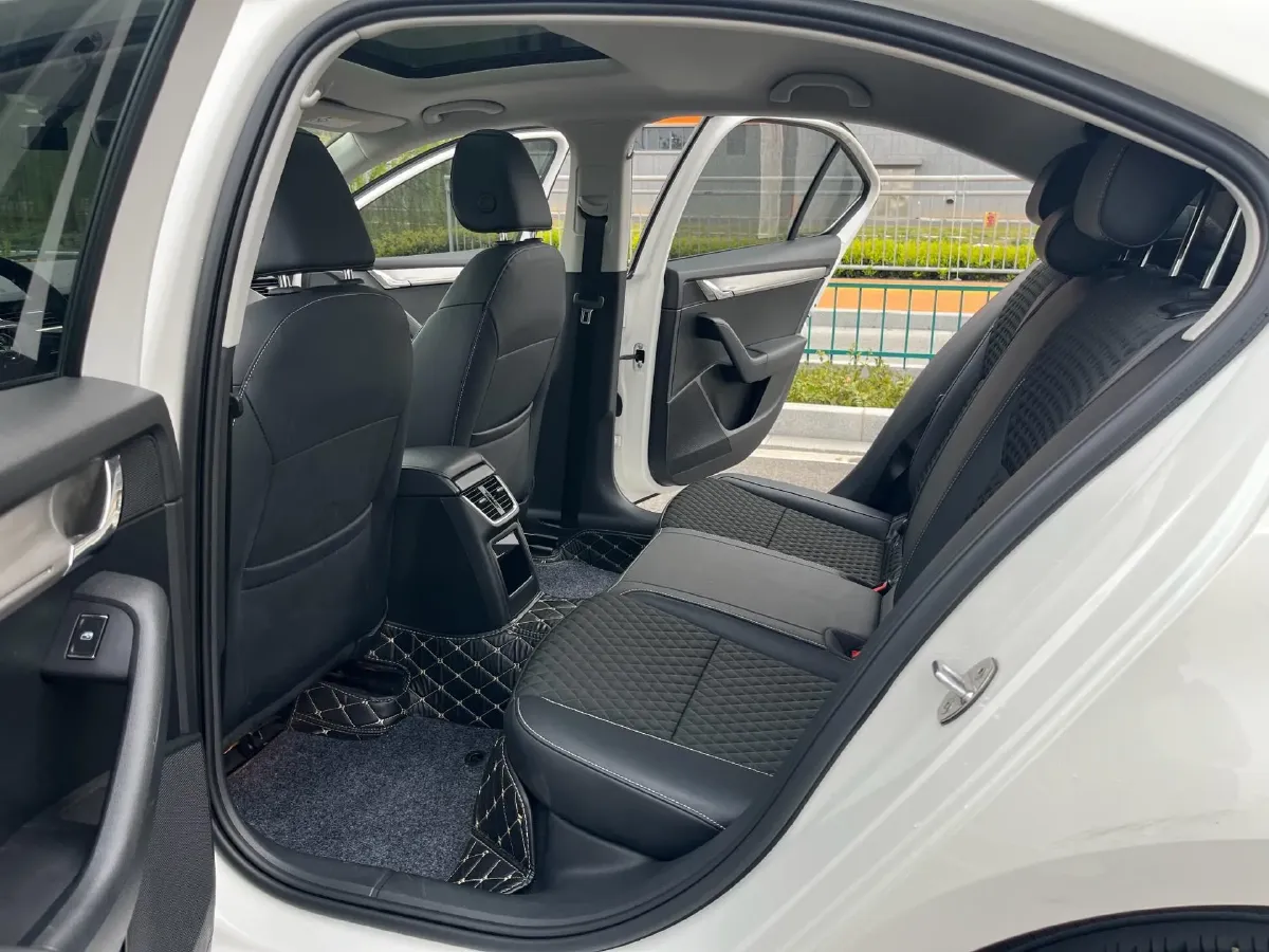 2018 Skoda Octavia 1.6L 110HP L4 6AT,autocango,china used car exporter,china ev exporter,chinese used car exporter,chinese used ev exporter