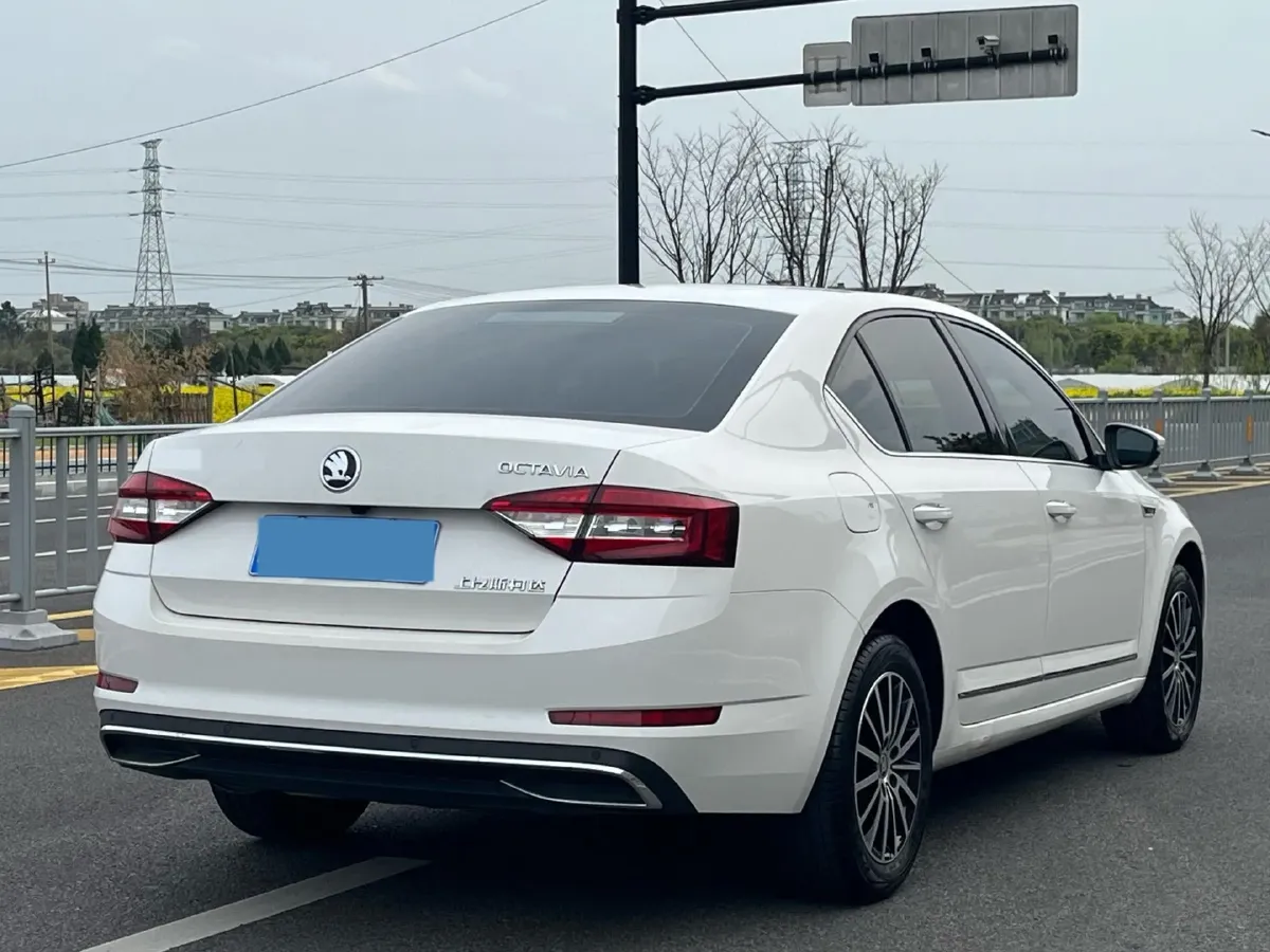 2018 Skoda Octavia 1.6L 110HP L4 6AT,autocango,china used car exporter,china ev exporter,chinese used car exporter,chinese used ev exporter