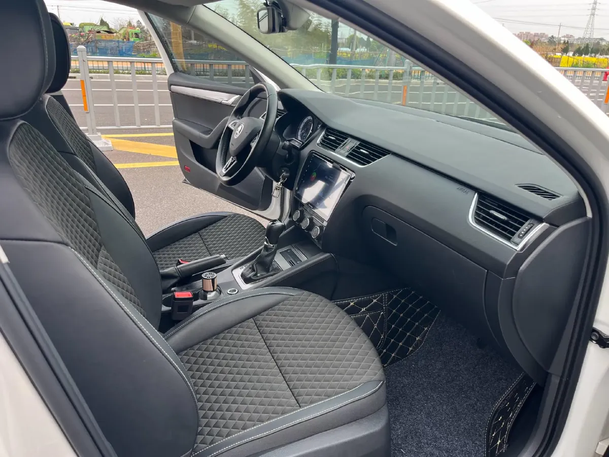 2018 Skoda Octavia 1.6L 110HP L4 6AT,autocango,china used car exporter,china ev exporter,chinese used car exporter,chinese used ev exporter