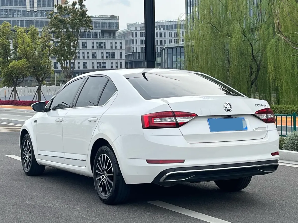 2018 Skoda Octavia 1.6L 110HP L4 6AT,autocango,china used car exporter,china ev exporter,chinese used car exporter,chinese used ev exporter