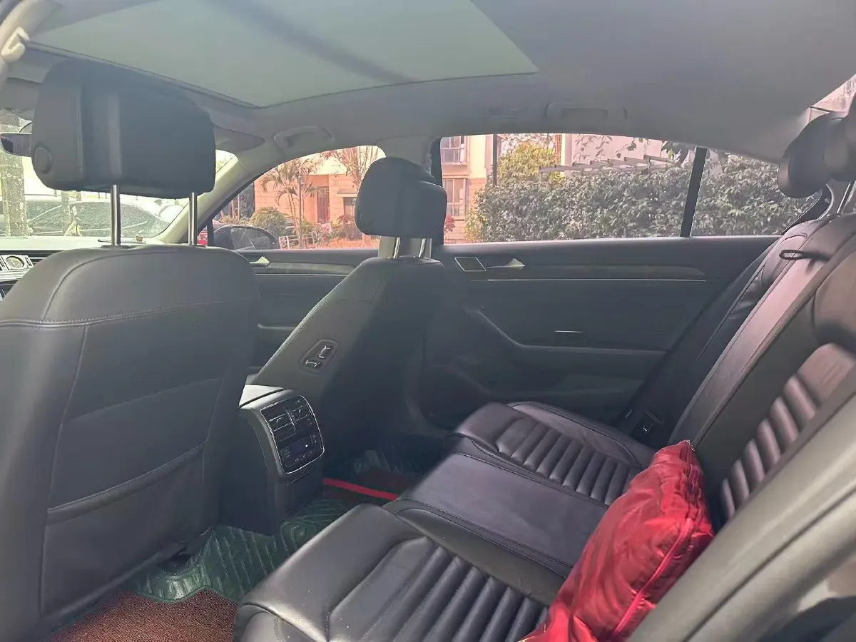 2019 Volkswagen Magotan 2.0T 186HP L4 7DCT,autocango,china used car exporter,china ev exporter,chinese used car exporter,chinese used ev exporter