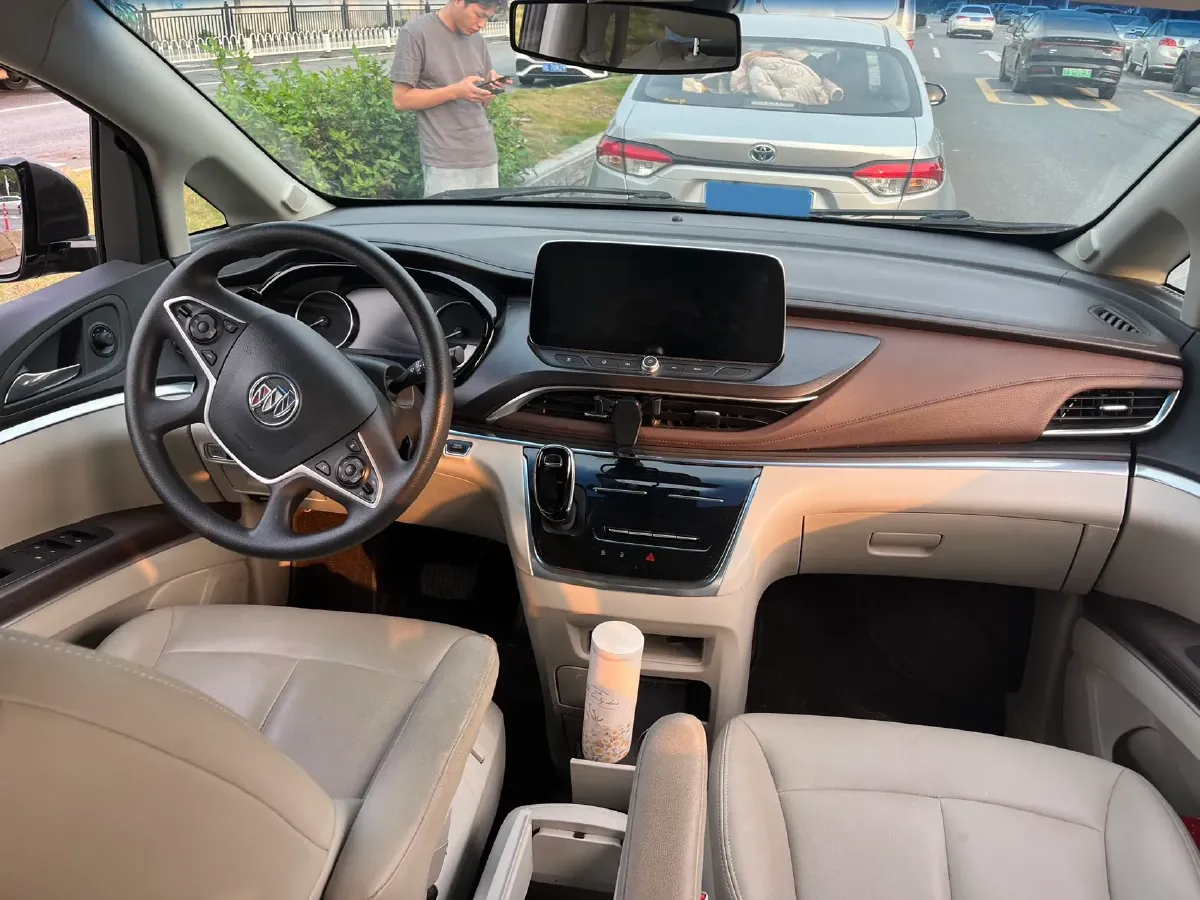 2023 Buick GL8 2.0T 237HP L4 9AT,autocango,china used car exporter,china ev exporter,chinese used car exporter,chinese used ev exporter