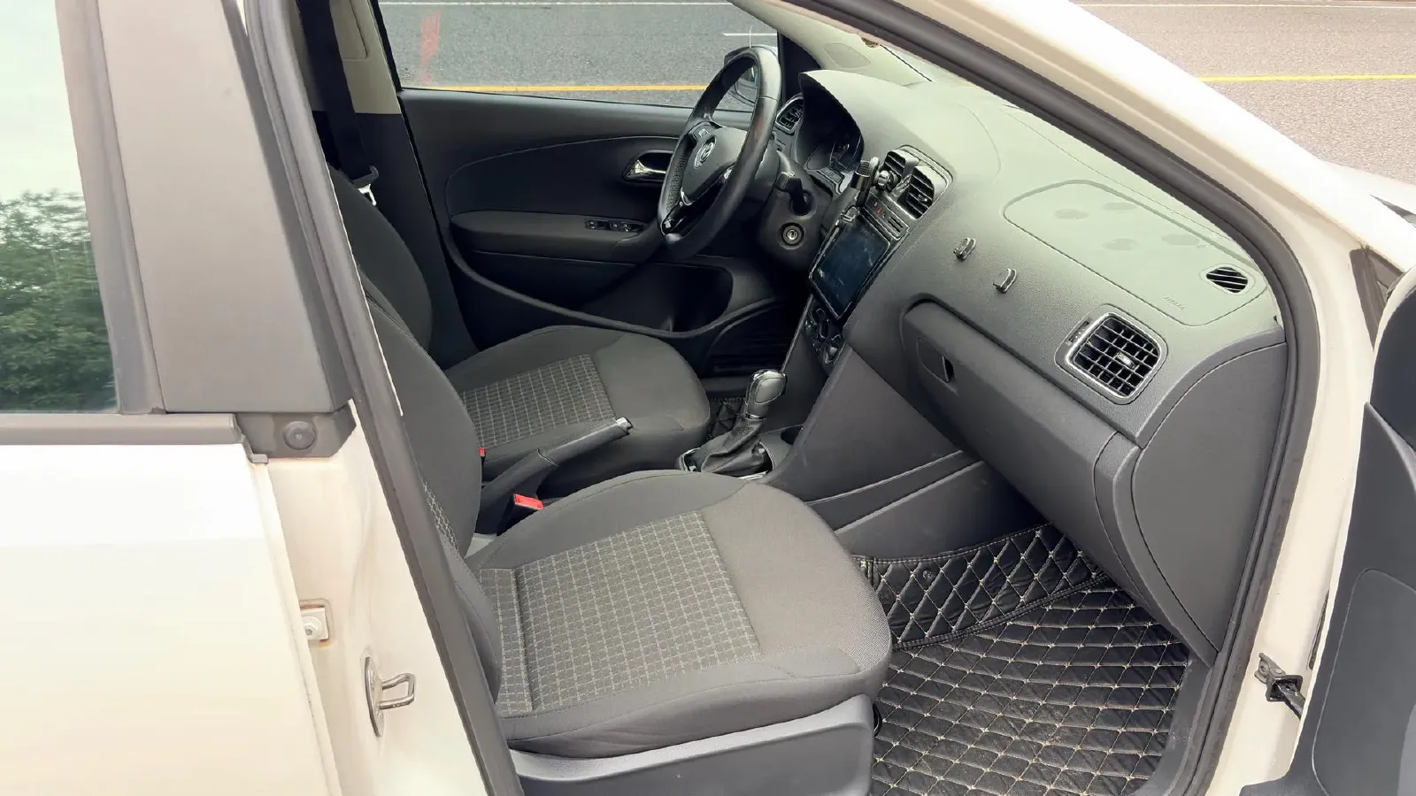 2016 Volkswagen Polo 1.6L 110HP L4 6AT,autocango,china used car exporter,china ev exporter,chinese used car exporter,chinese used ev exporter