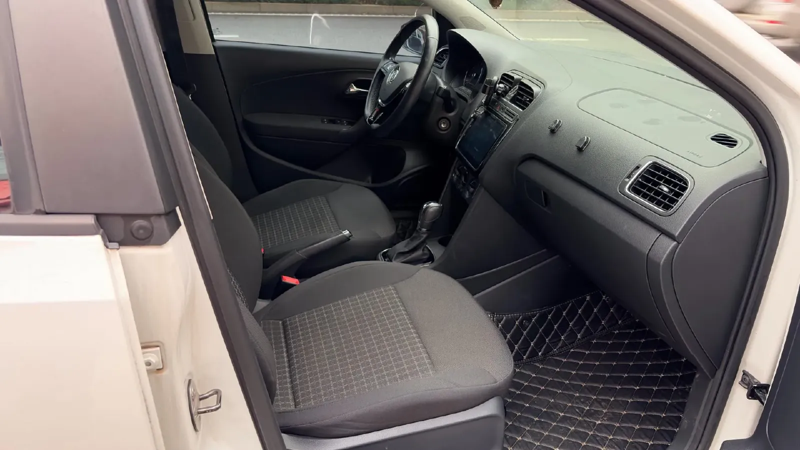 2016 Volkswagen Polo 1.6L 110HP L4 6AT,autocango,china used car exporter,china ev exporter,chinese used car exporter,chinese used ev exporter