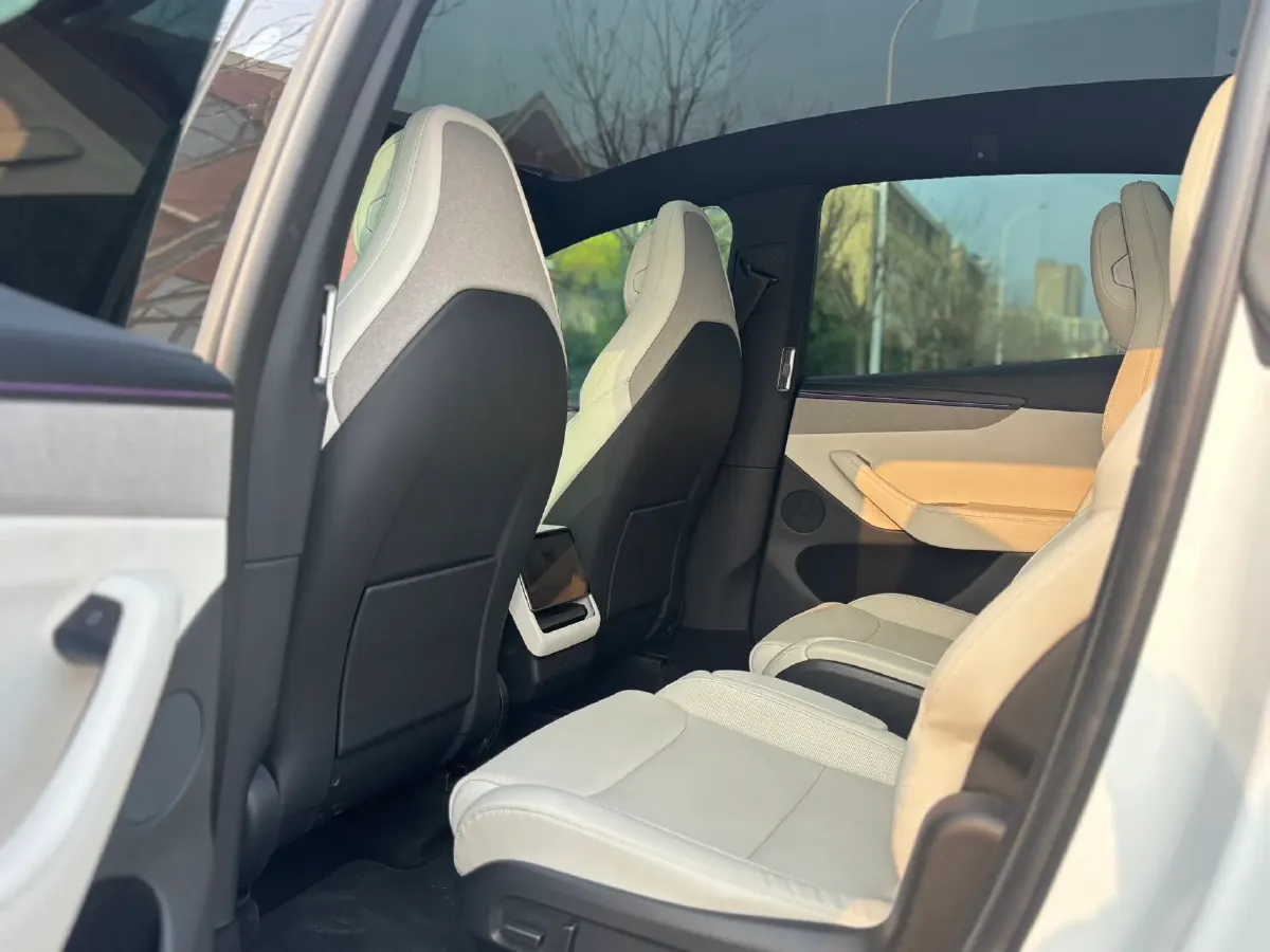 2025 Tesla Model Y L BEV,autocango,china used car exporter,china ev exporter,chinese used car exporter,chinese used ev exporter