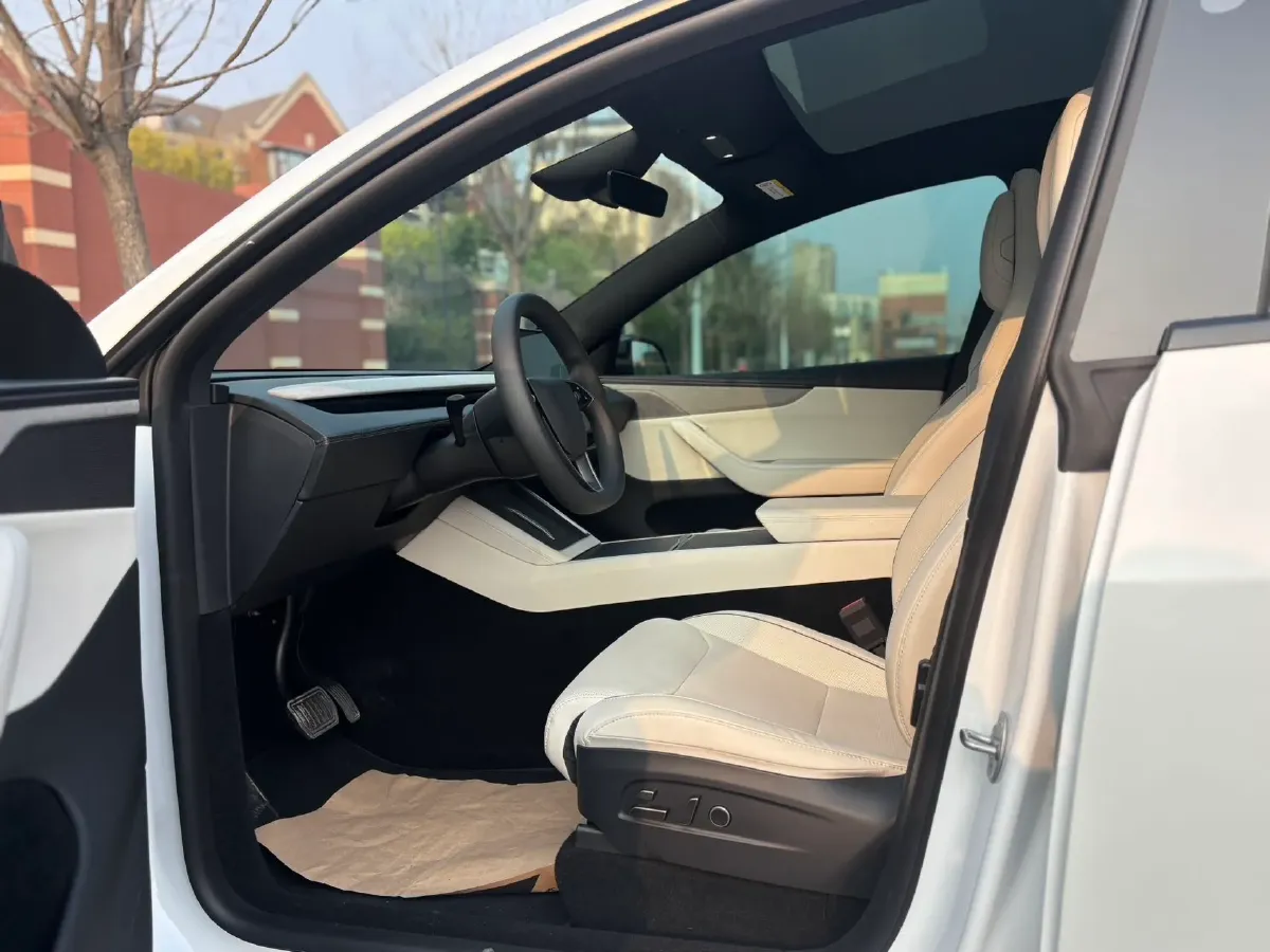 2025 Tesla Model Y L BEV,autocango,china used car exporter,china ev exporter,chinese used car exporter,chinese used ev exporter