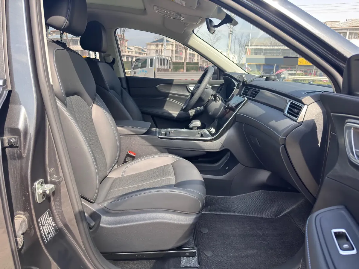 2025 Roewe RX5 1.5T 181HP L4 7DCT,autocango,china used car exporter,china ev exporter,chinese used car exporter,chinese used ev exporter