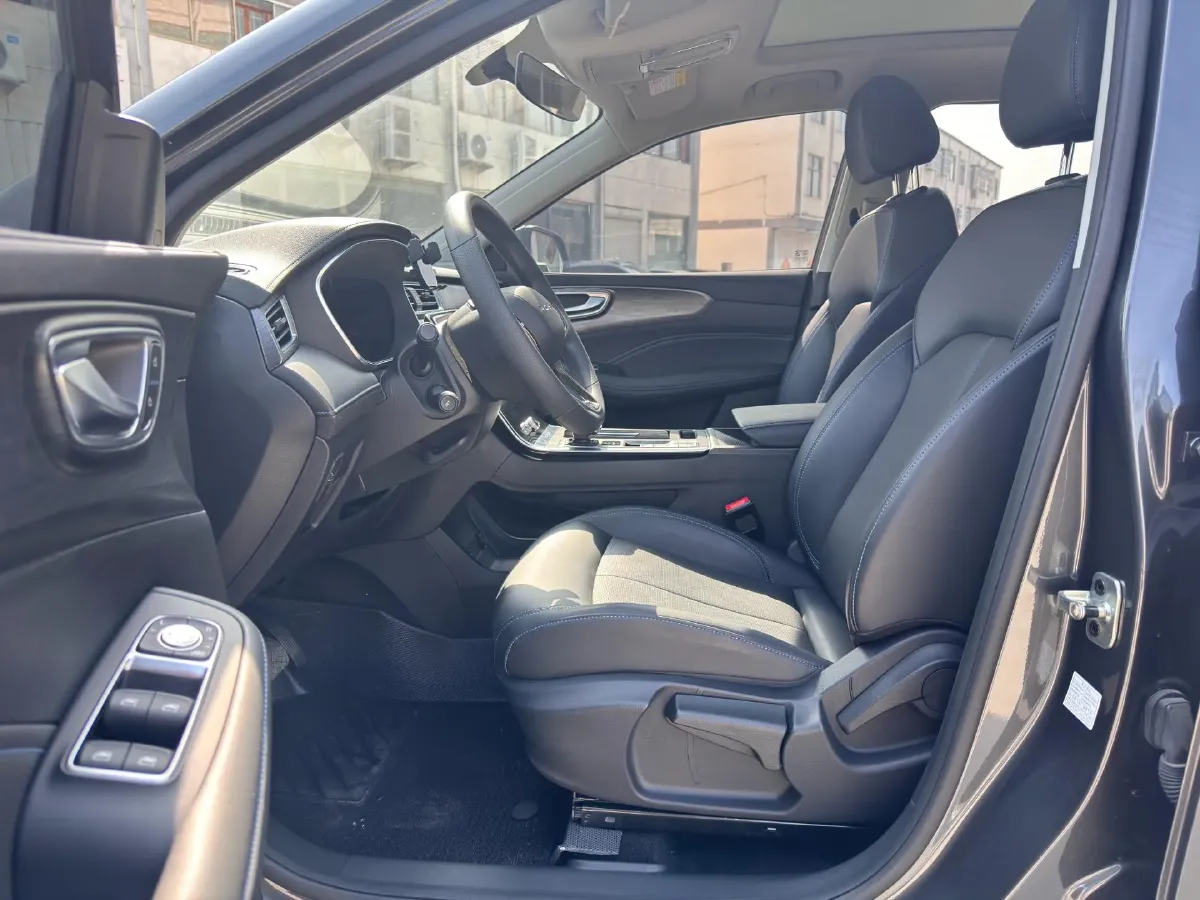 2025 Roewe RX5 1.5T 181HP L4 7DCT,autocango,china used car exporter,china ev exporter,chinese used car exporter,chinese used ev exporter