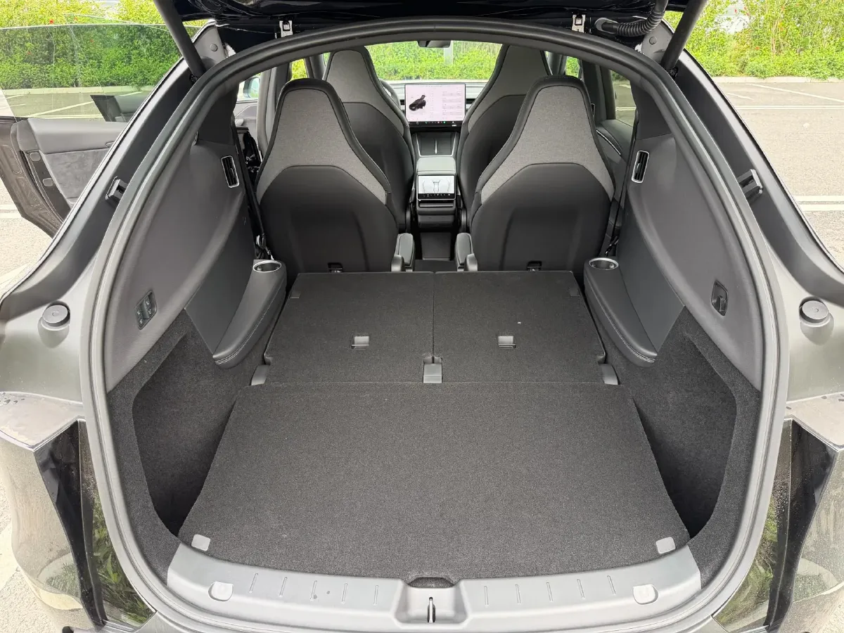 2025 Tesla Model Y L BEV,autocango,china used car exporter,china ev exporter,chinese used car exporter,chinese used ev exporter