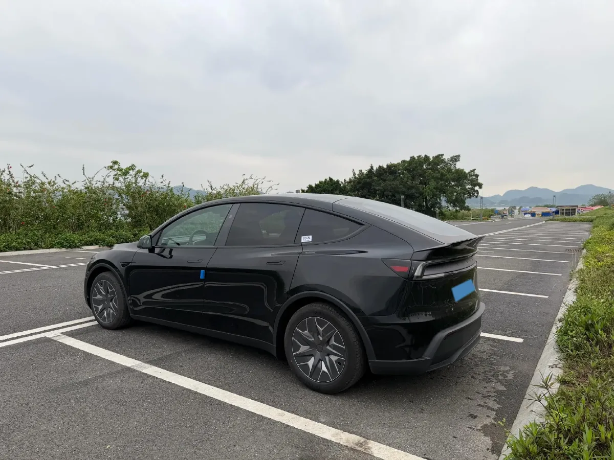 2025 Tesla Model Y L BEV,autocango,china used car exporter,china ev exporter,chinese used car exporter,chinese used ev exporter